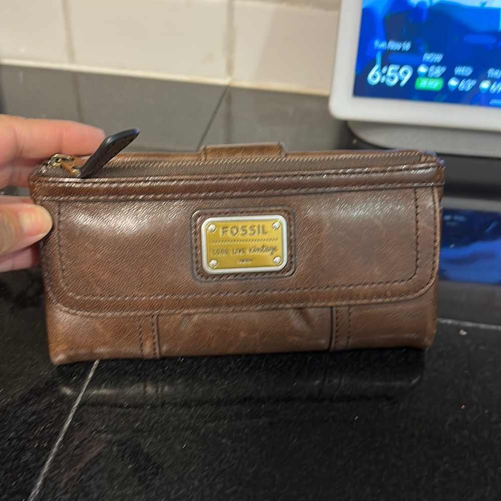 Beautiful fossil leather wallet